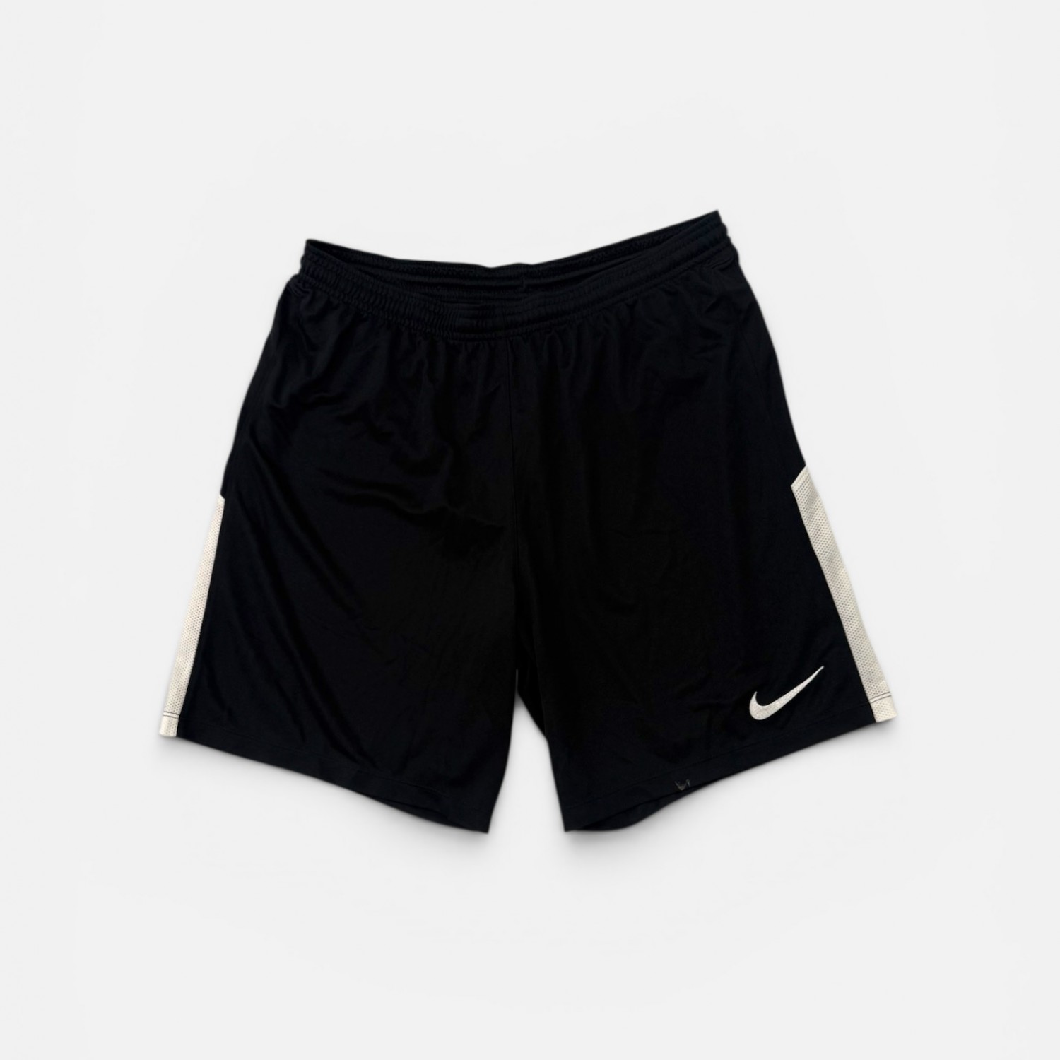 Nike Αθλητικό Σορτς Μαύρο με Λευκές Λεπτομέρειες